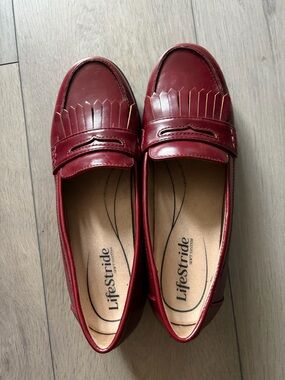 Life Stride Women's Burgundy Kiltie Penny Loafers